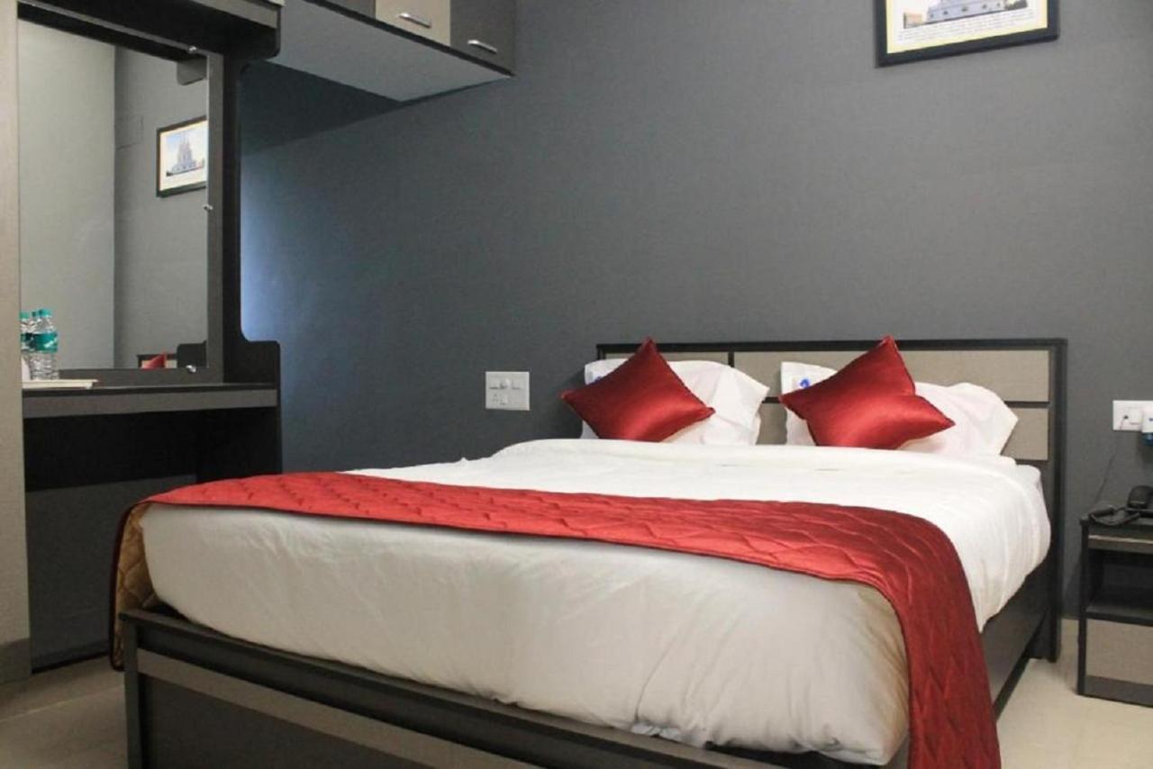 Hotel Viswa Residency By Azalea à Madurai Extérieur photo