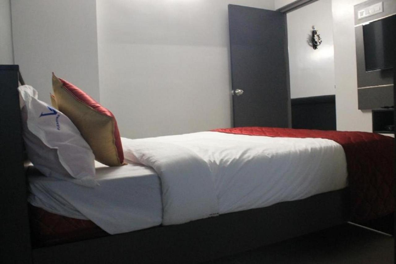 Hotel Viswa Residency By Azalea à Madurai Extérieur photo