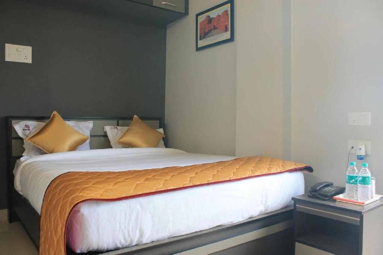 Hotel Viswa Residency By Azalea à Madurai Extérieur photo