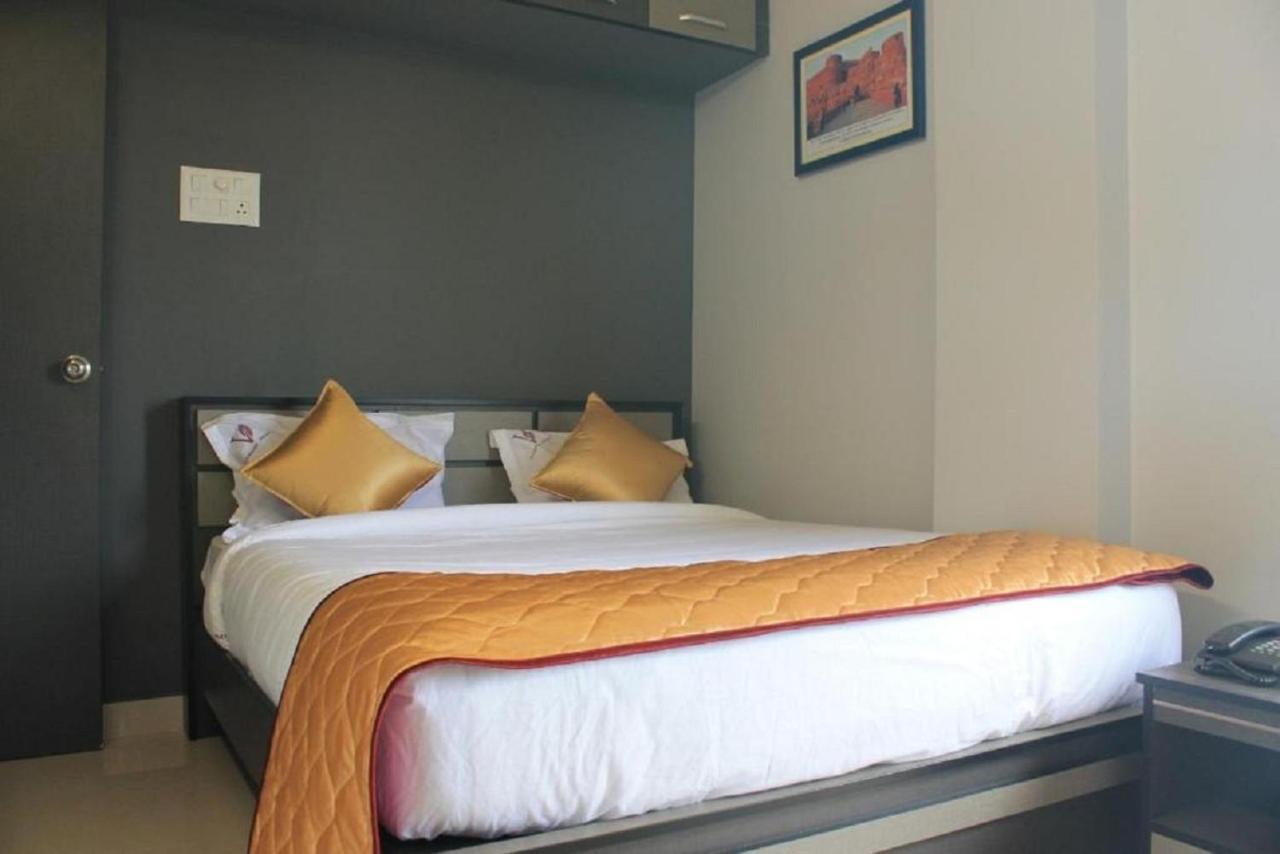 Hotel Viswa Residency By Azalea à Madurai Extérieur photo