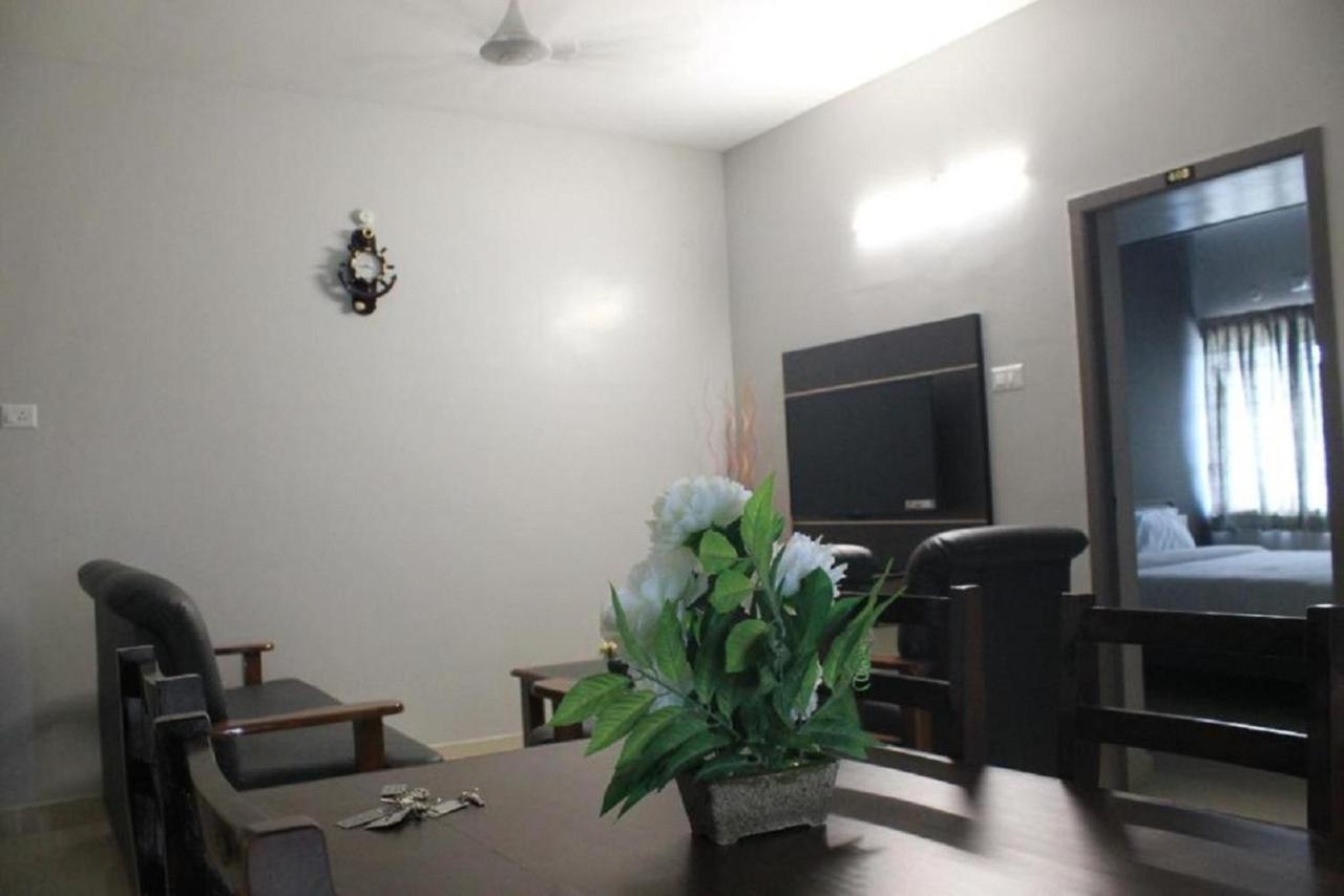 Hotel Viswa Residency By Azalea à Madurai Extérieur photo