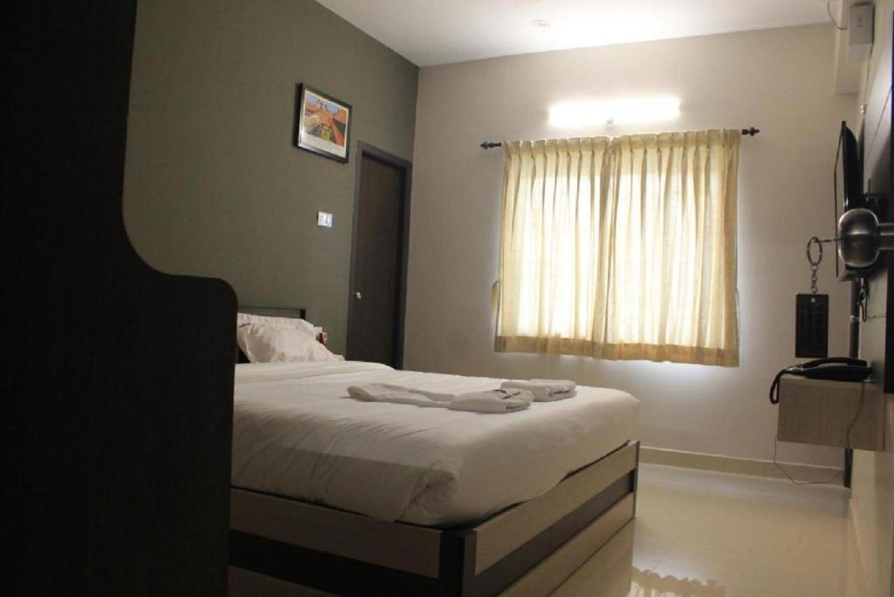 Hotel Viswa Residency By Azalea à Madurai Extérieur photo