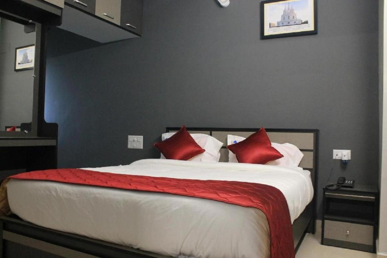 Hotel Viswa Residency By Azalea à Madurai Extérieur photo
