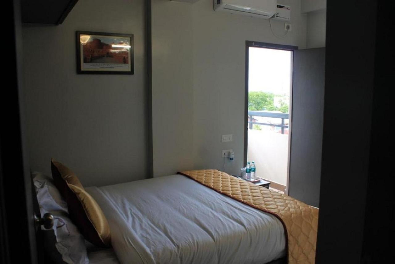 Hotel Viswa Residency By Azalea à Madurai Extérieur photo