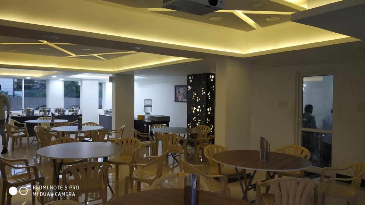 Hotel Viswa Residency By Azalea à Madurai Extérieur photo