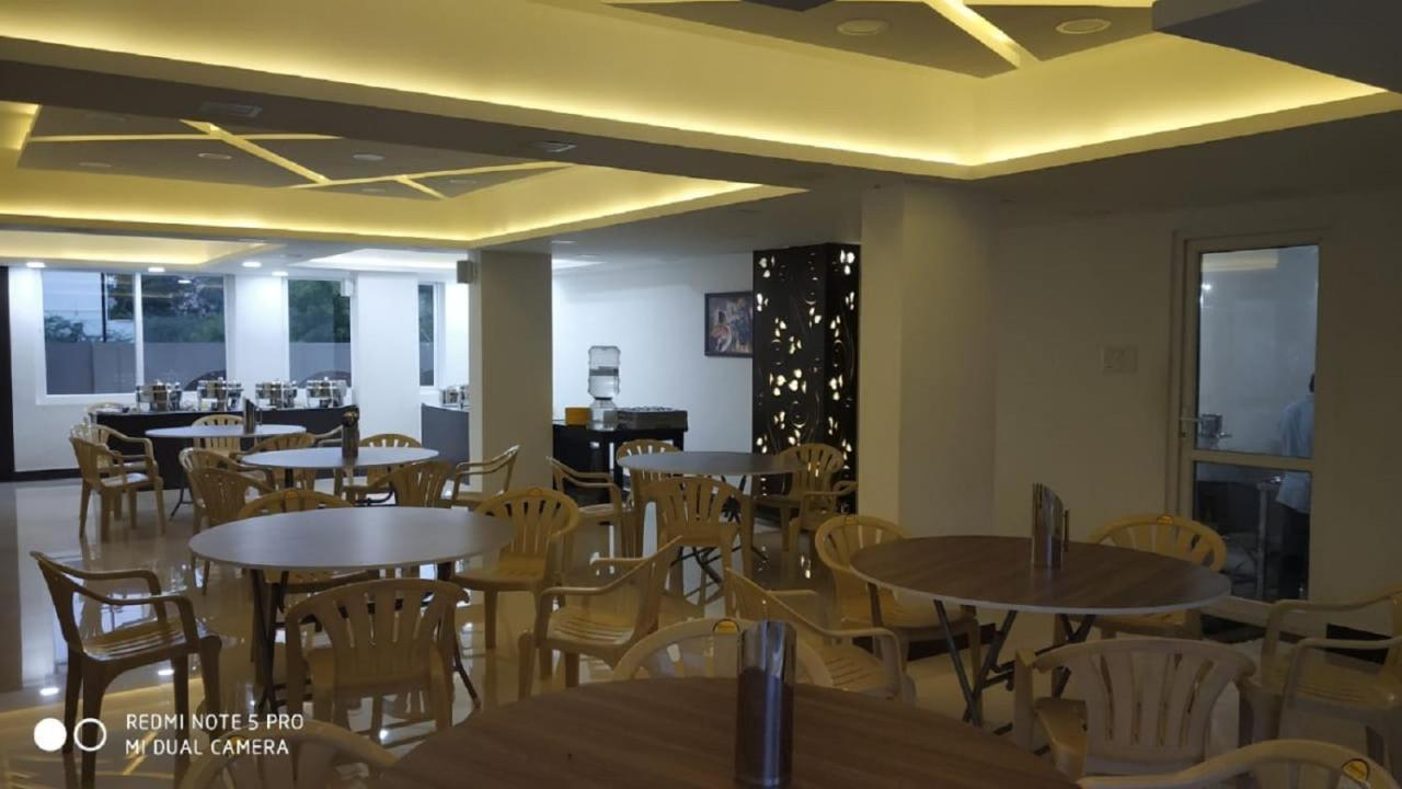 Hotel Viswa Residency By Azalea à Madurai Extérieur photo