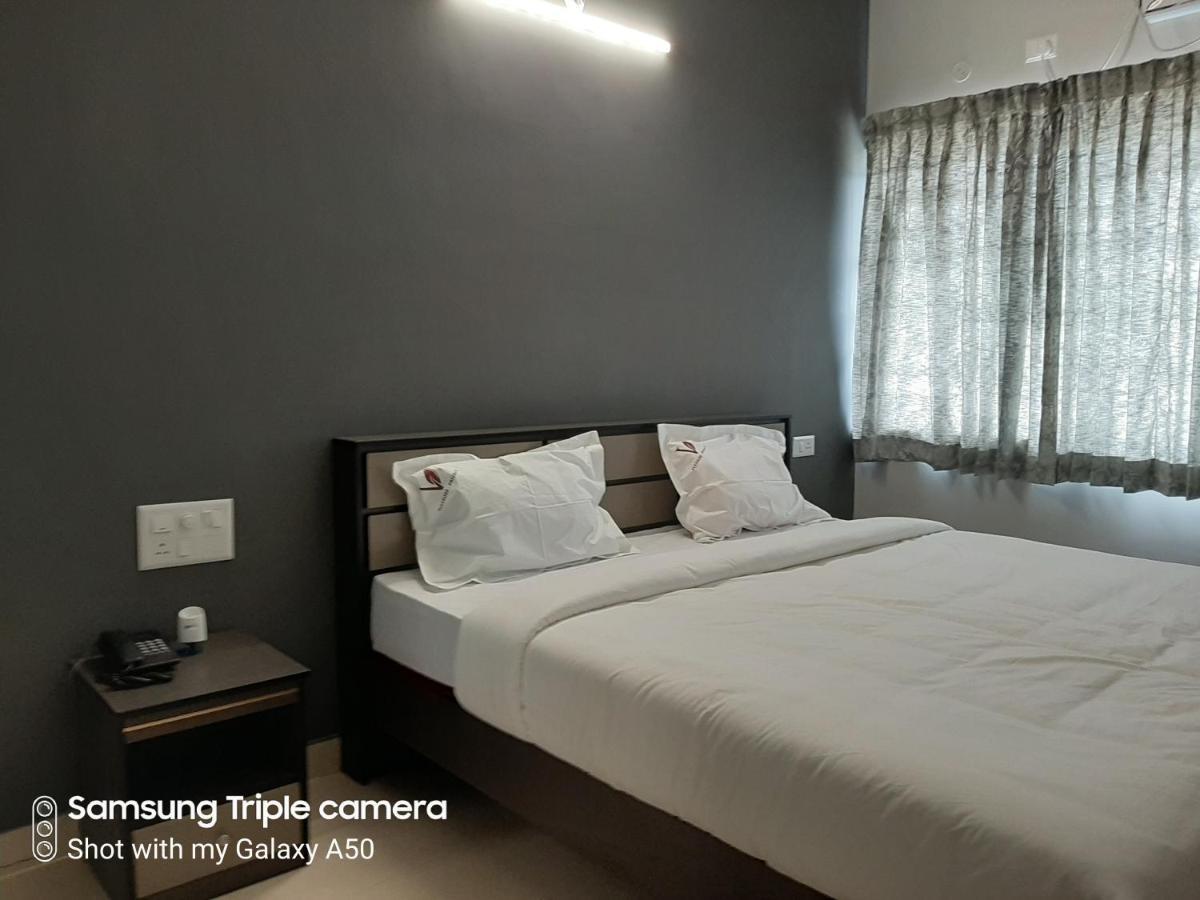 Hotel Viswa Residency By Azalea à Madurai Extérieur photo